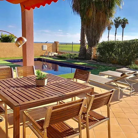Villa Stylish Host, Heated Pool & High Speed Wifi