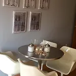 Stylish Host, Heated Pool & High Speed Wifi *