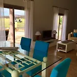 Villa Stylish Host, Heated Pool & High Speed Wifi *