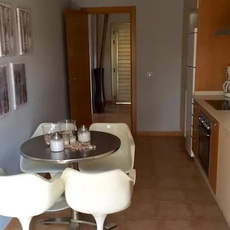 Stylish Host, Heated Pool & High Speed Wifi Villa