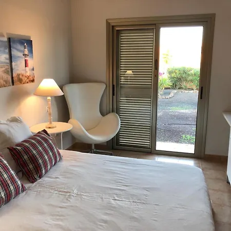 Stylish Host, Heated Pool & High Speed Wifi Villa