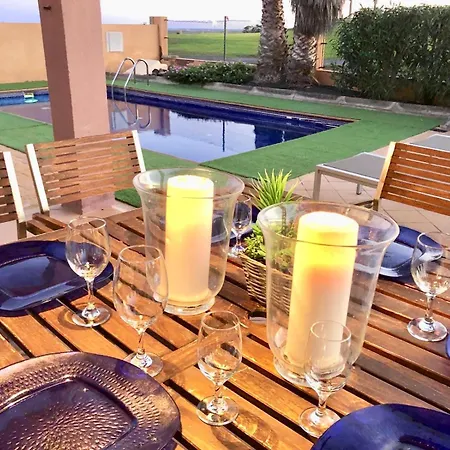 Stylish Host, Heated Pool & High Speed Wifi Villa *